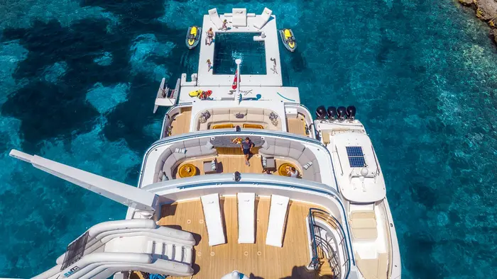 Lady Beth, Motor Yacht charter in Caribbean — photo 3 of 8