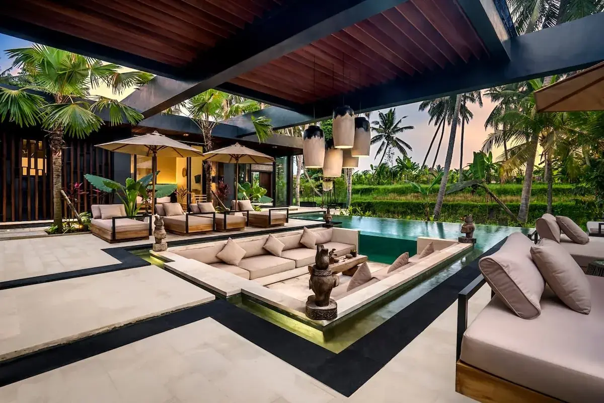 5 BR Tropical-Modern Courtyard Retreat Ubud — luxury 5-bedroom villa in Ubud, Bali, Indonesia
