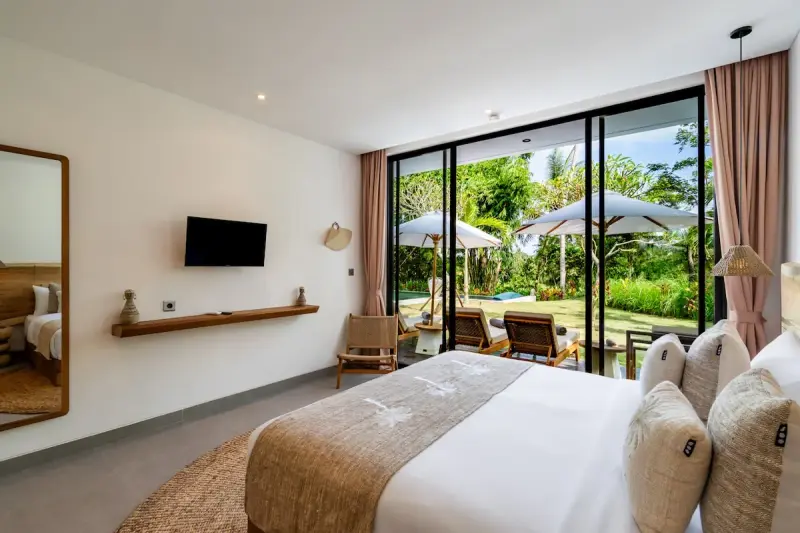 5 BR White Tropical Garden Villa Ubud, Ubud, Bali, Indonesia — photo 2 of 29