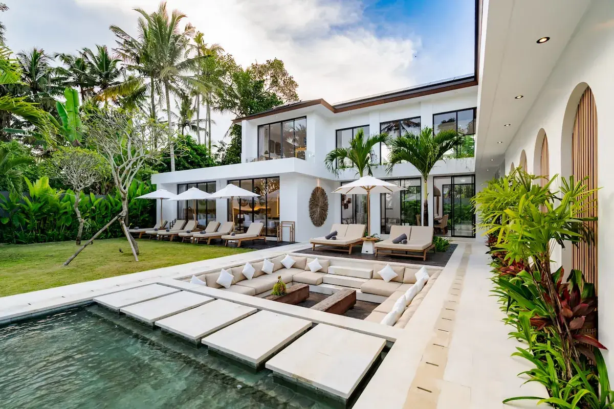 5 BR White Tropical Garden Villa Ubud — luxury 5-bedroom villa in Ubud, Bali, Indonesia