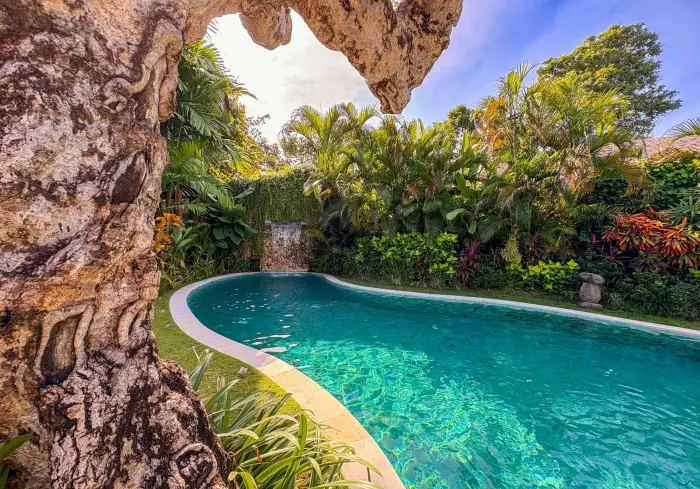 7 BR Walk-to-Beach Tropical Garden Villa Seminyak — luxury villa in Seminyak, Bali
