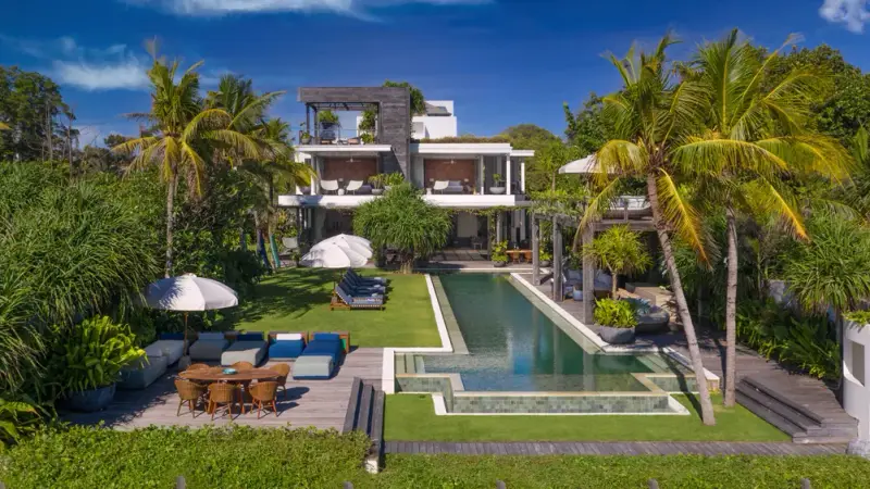 6 BR Beachfront Contemporary Villa Seminyak, Seminyak, Bali, Indonesia — photo 2 of 15