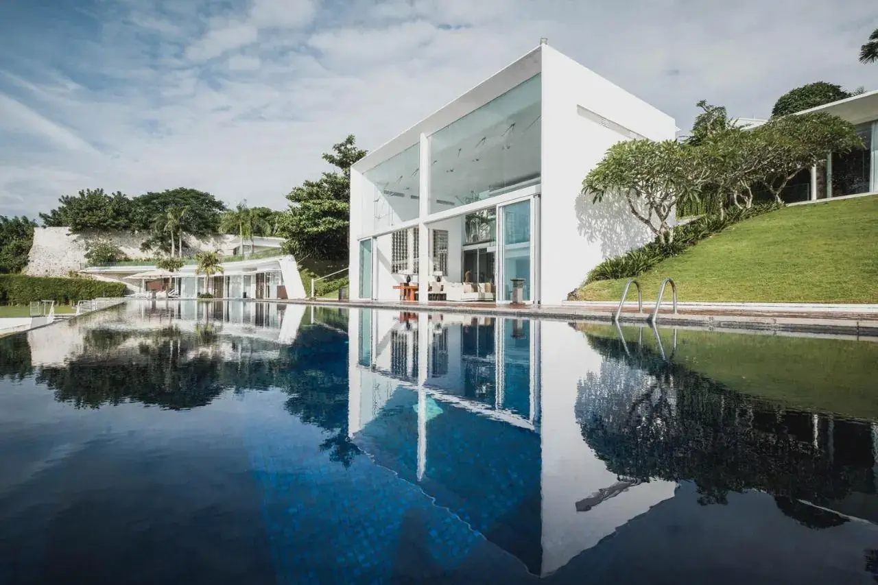 6 BR Sea-View Infinity-Pool Villa Uluwatu — luxury 6-bedroom villa in Uluwatu, Bali, Indonesia