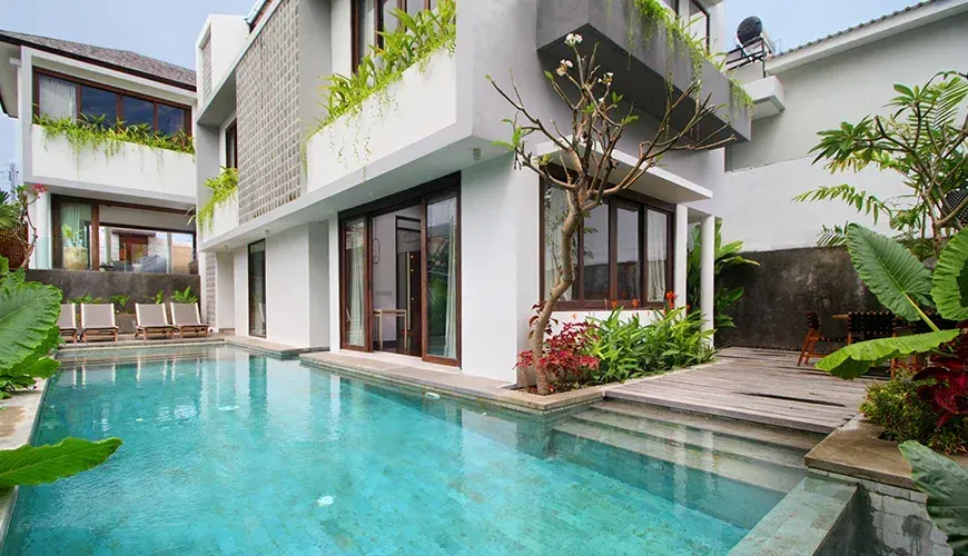 4 BR Beachfront Infinity-Pool Villa Canggu — luxury 4-bedroom villa in Canggu, Bali, Indonesia