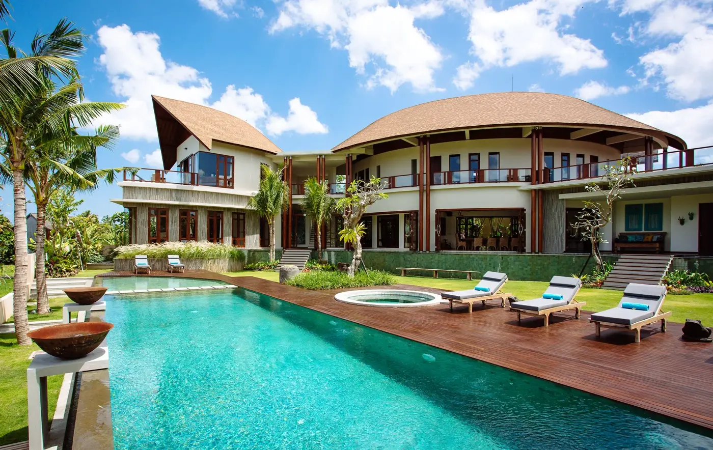 5 BR Tropical-Modern Garden Villa Seminyak — luxury 5-bedroom villa in Seminyak, Bali, Indonesia
