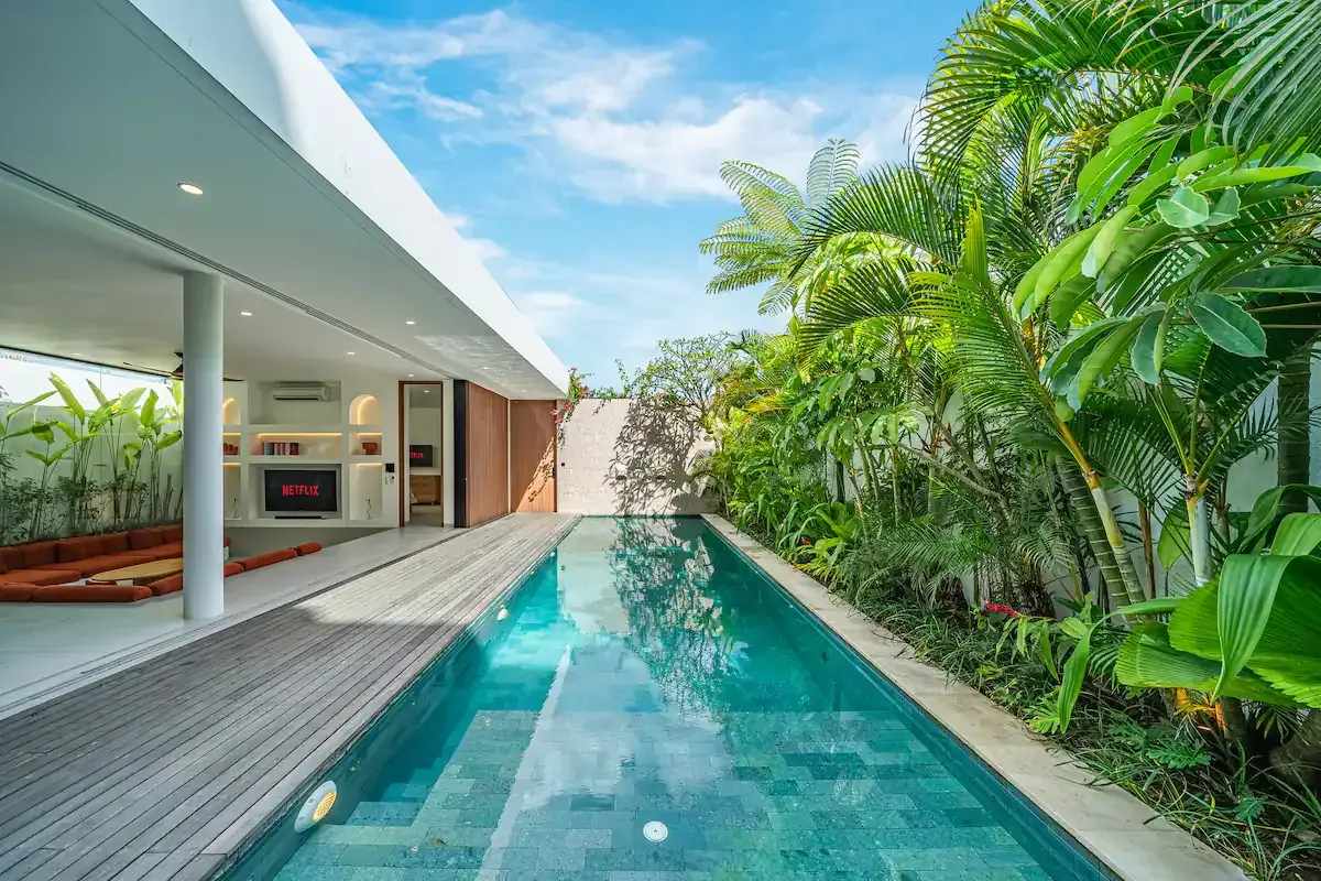 9 BR Tropical-Modern Group Estate Uluwatu — luxury 9-bedroom villa in Uluwatu, Bali, Indonesia