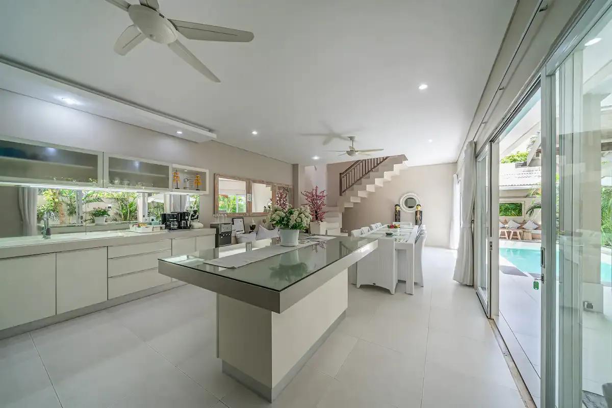 5 BR Walk-to-Beach Family Villa Canggu, Canggu, Bali, Indonesia — photo 3 of 27