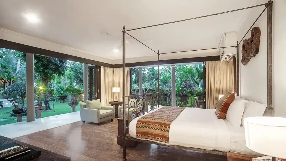 4 BR Architect-Designed Tropical Garden Villa Canggu, Canggu, Bali, Indonesia — photo 3 of 12
