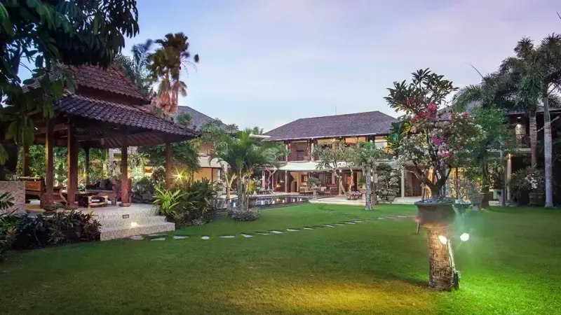4 BR Architect-Designed Tropical Garden Villa Canggu, Canggu, Bali, Indonesia — photo 2 of 12