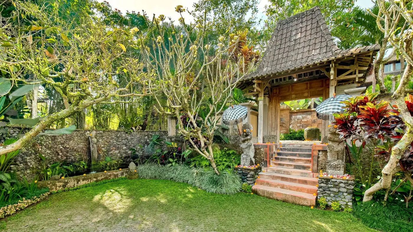 7 BR Joglo Jungle Retreat Ubud — luxury 7-bedroom villa in Ubud, Bali, Indonesia