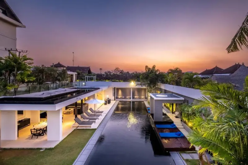 5 BR Walk-to-Beach Modern Villa Seminyak, Seminyak, Bali, Indonesia — photo 2 of 30