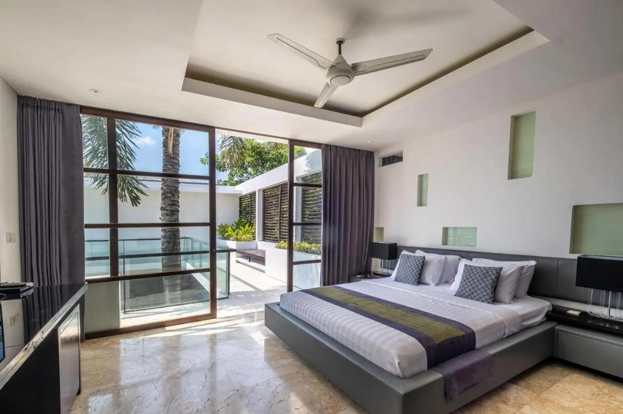 5 BR Walk-to-Beach Modern Villa Seminyak, Seminyak, Bali, Indonesia — photo 3 of 30
