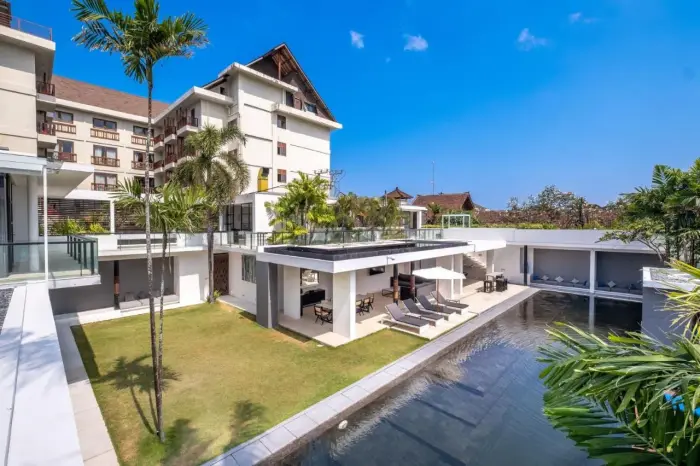 5 BR Walk-to-Beach Modern Villa Seminyak — luxury villa in Seminyak, Bali