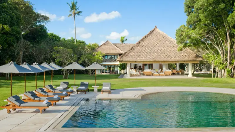 5 BR Beachfront Thatched Villa Seminyak, Seminyak, Bali, Indonesia — photo 2 of 15