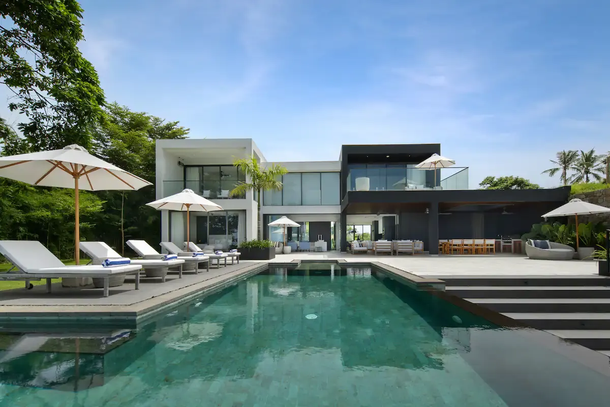 4 BR Infinity-Pool Ocean-View Villa Lombok — luxury 4-bedroom villa in Lombok, Indonesia