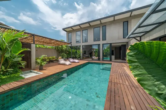 4 BR Walk-to-Beach Fully Staffed Villa Canggu — luxury villa in Canggu, Bali