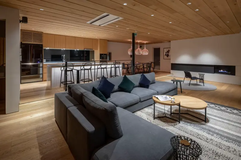 5 BR Mountain-View Contemporary Chalet Niseko, Hirafu (St. Moritz), Niseko, Japan — photo 2 of 18