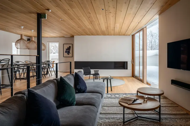 5 BR Mountain-View Contemporary Chalet Niseko, Hirafu (St. Moritz), Niseko, Japan — photo 3 of 18