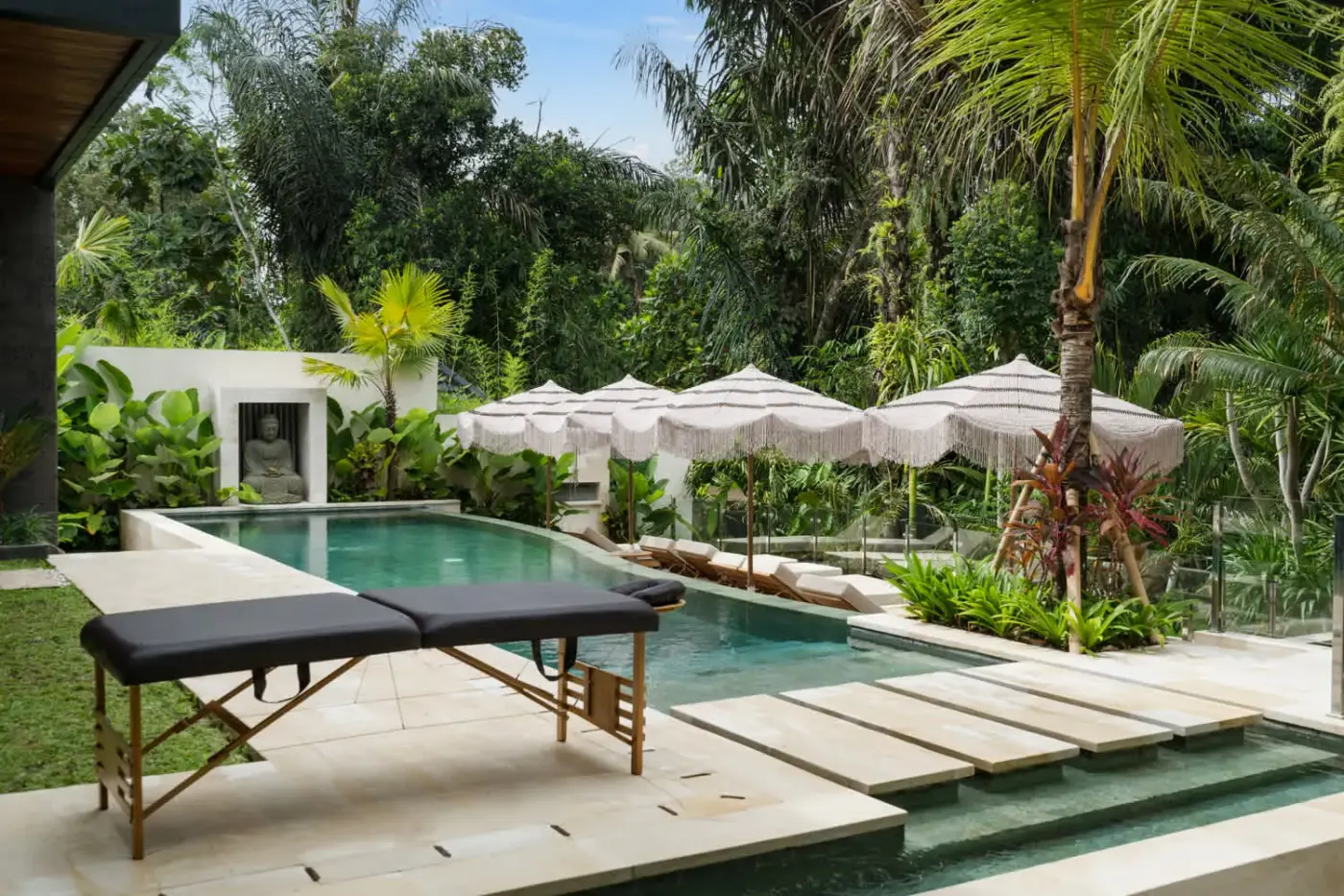4 BR Tropical-Modern Jungle Retreat Ubud — luxury 4-bedroom villa in Ubud, Bali, Indonesia