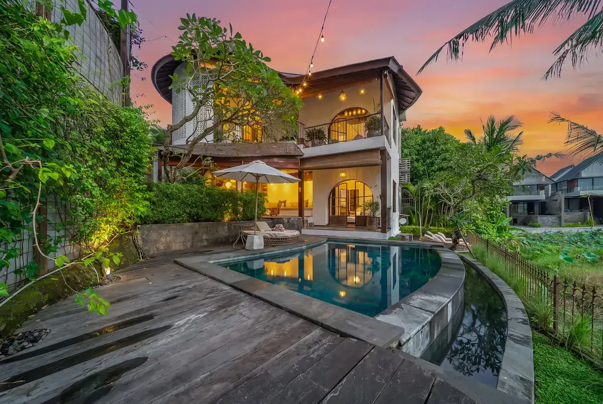 3 BR Infinity-Pool Garden Retreat Canggu — luxury 3-bedroom villa in Canggu, Bali, Indonesia