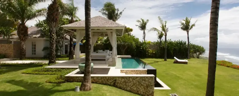 5 BR Clifftop Colonial Villa Uluwatu, Uluwatu, Bali, Indonesia — photo 2 of 10