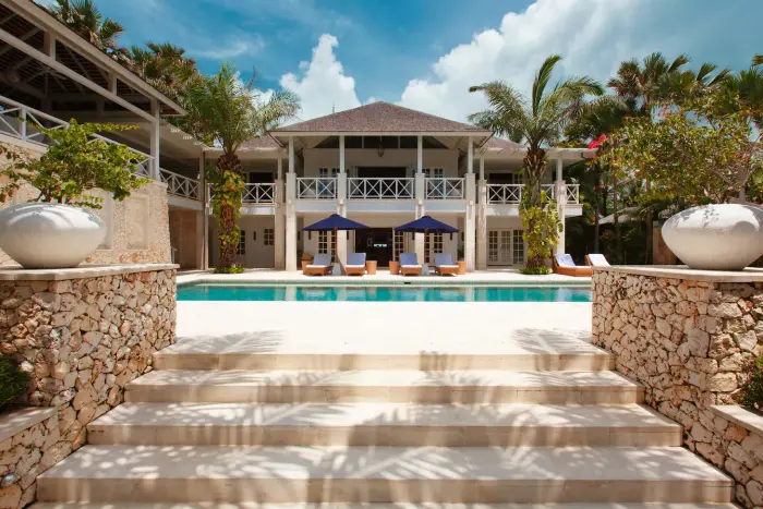 5 BR Clifftop Colonial Villa Uluwatu — luxury villa in Uluwatu, Bali