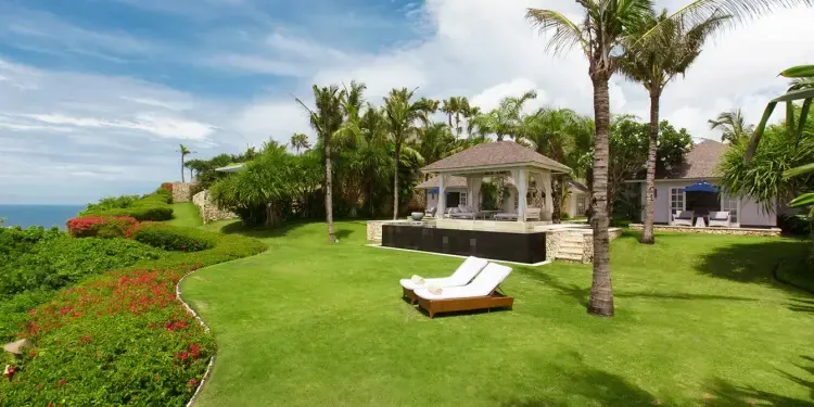 5 BR Clifftop Colonial Villa Uluwatu, Uluwatu, Bali, Indonesia — photo 3 of 10