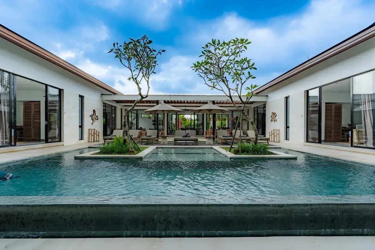 4 BR Tropical-Modern Courtyard Villa Ubud — luxury 4-bedroom villa in Ubud, Bali, Indonesia