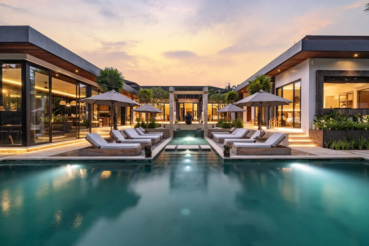 6 BR Tropical-Modern Courtyard Villa Ubud — luxury 6-bedroom villa in Ubud, Bali, Indonesia