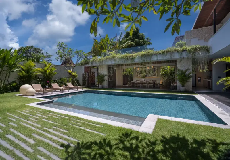 4 BR Tropical-Modern Garden Villa Canggu, Canggu, Bali, Indonesia — photo 2 of 17