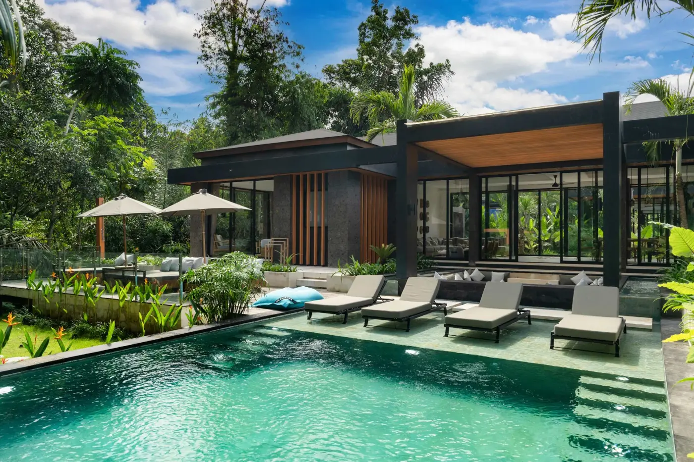 6 BR Tropical-Modern Jungle Retreat Ubud — luxury 6-bedroom villa in Ubud, Bali, Indonesia