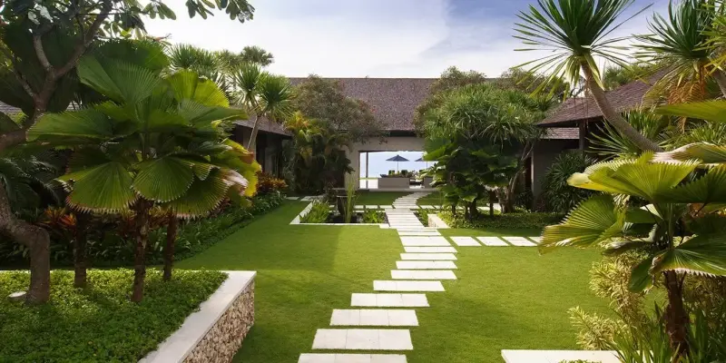 5 BR Infinity-Pool Tropical Garden Retreat Uluwatu, Uluwatu, Bali, Indonesia — photo 2 of 12