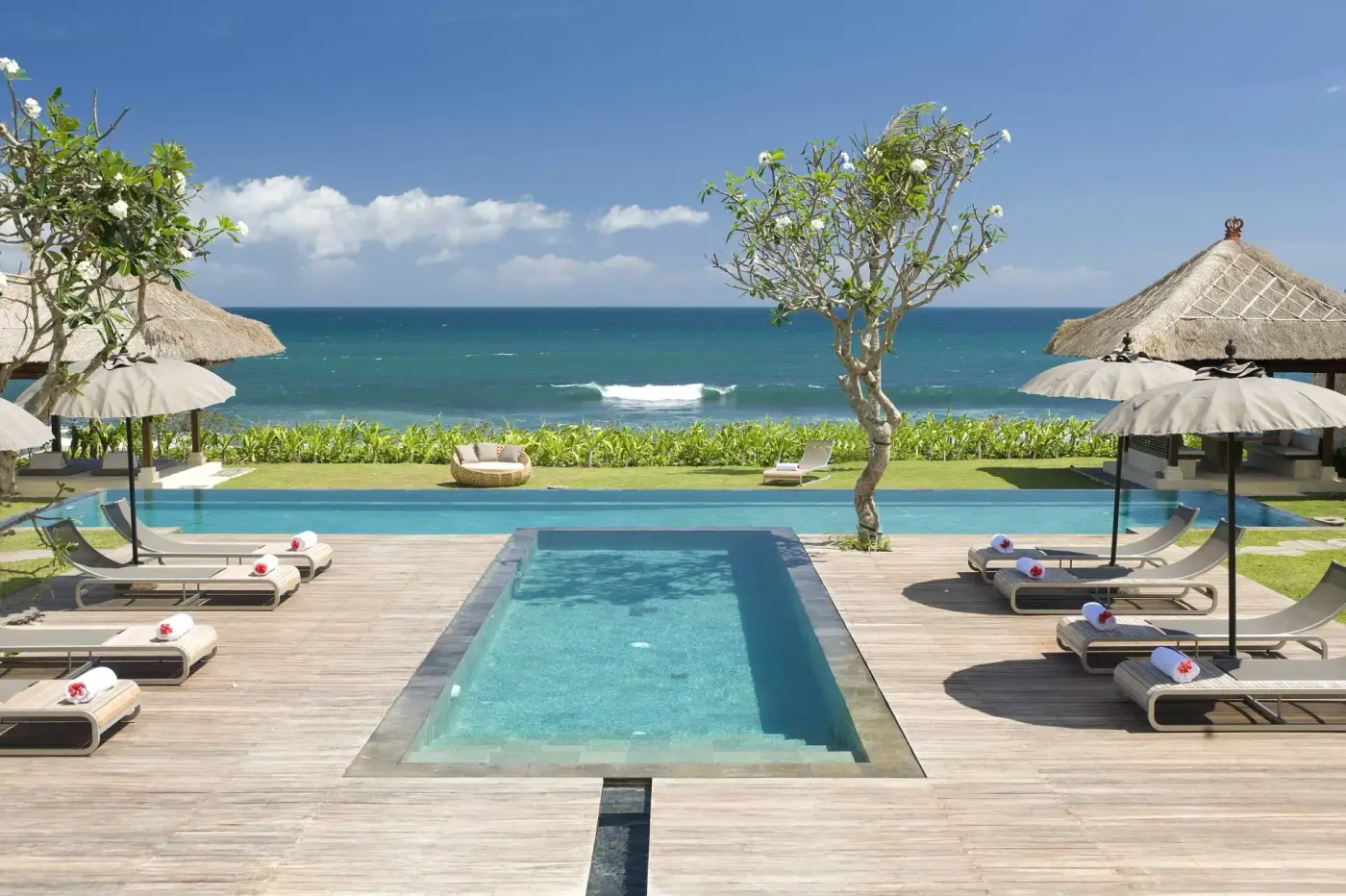 5 BR Beachfront Balinese Villa Canggu — luxury 5-bedroom villa in Canggu, Bali, Indonesia
