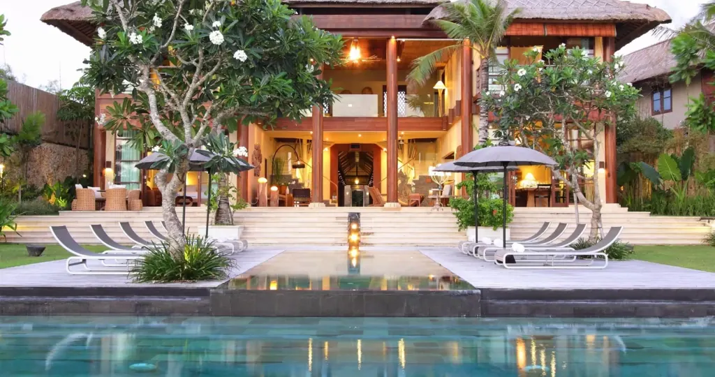 5 BR Beachfront Balinese Villa Canggu, Canggu, Bali, Indonesia — photo 3 of 10