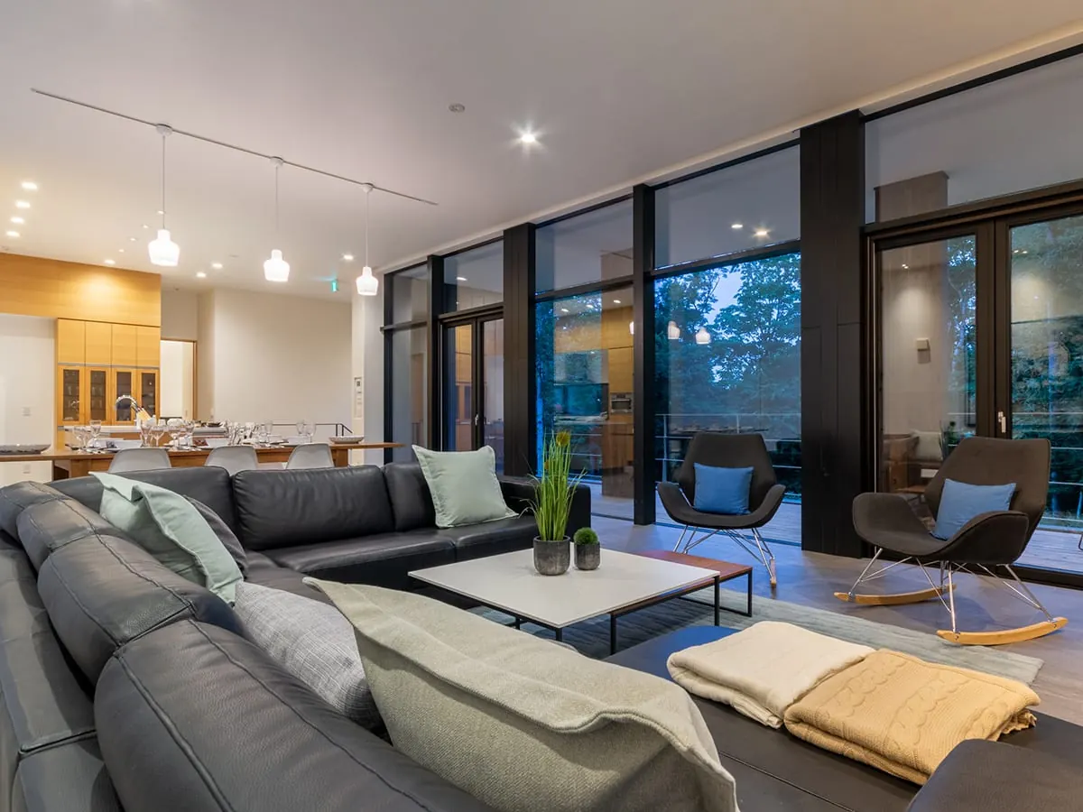 4 BR Contemporary Mountain-View Chalet Niseko — luxury 4-bedroom chalet in Hirafu (Yotei Village), Niseko, Japan