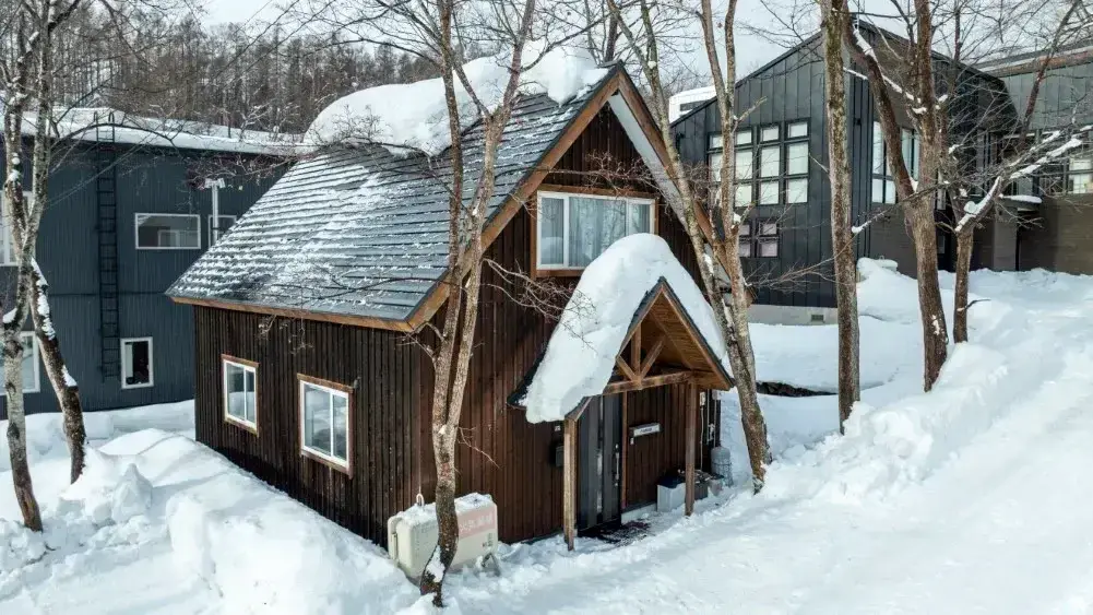 3 BR Timber Ski Chalet Niseko — luxury 3-bedroom chalet in Niseko, Japan