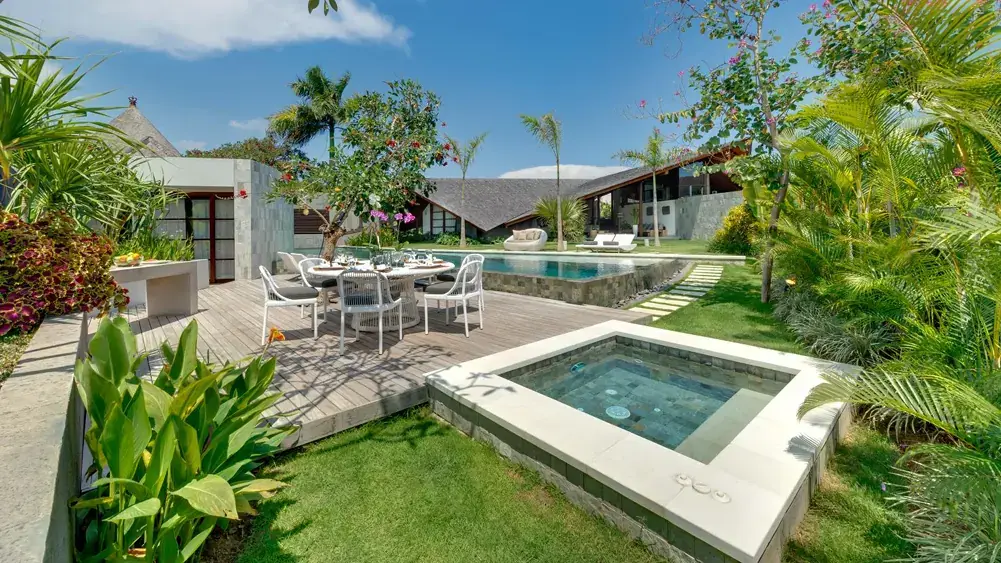 4 BR Architect-Designed Tropical Garden Villa Seminyak — luxury 4-bedroom villa in Seminyak, Bali, Indonesia