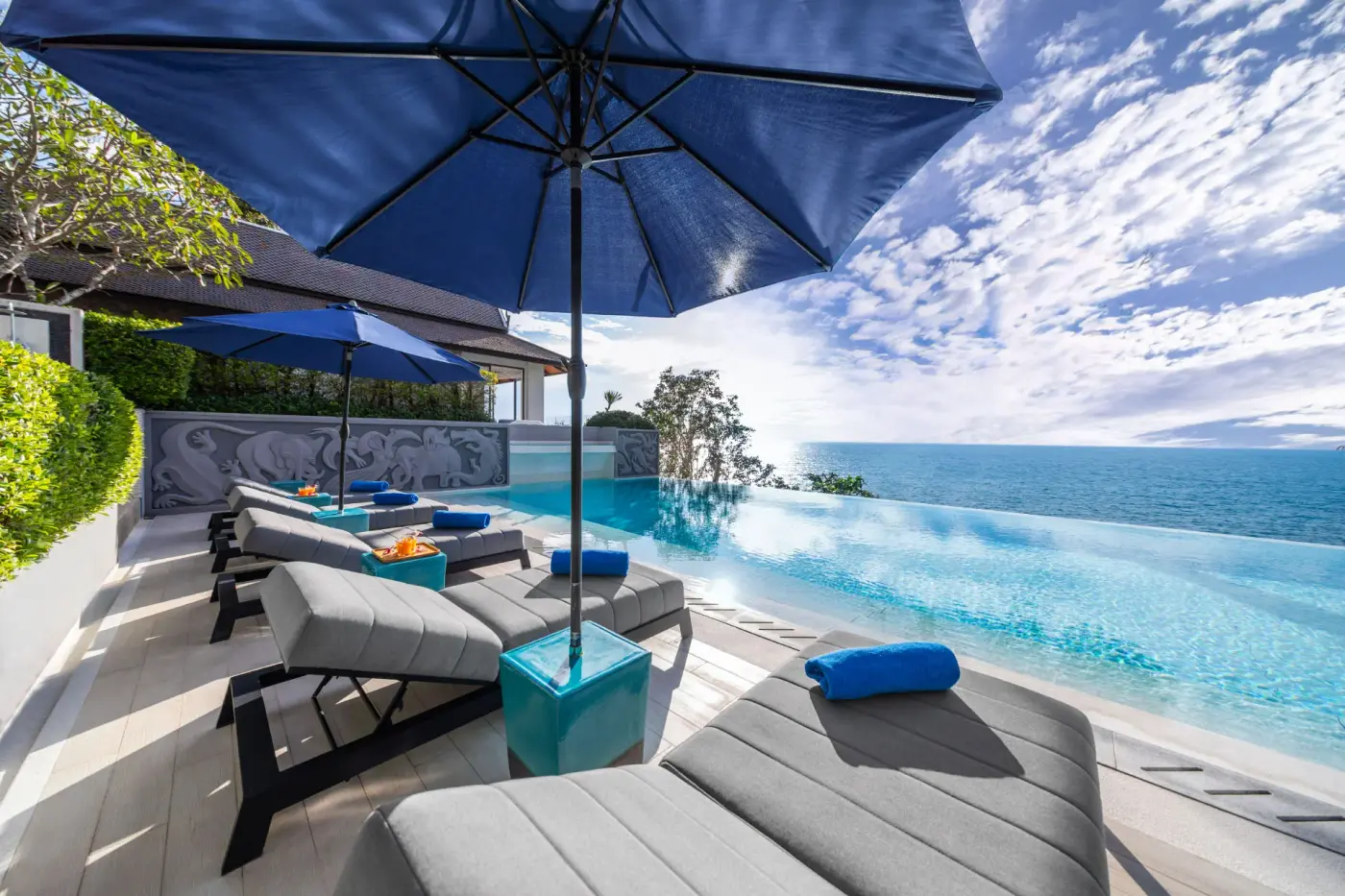 7 BR Clifftop Infinity-Pool Villa Phuket — luxury 7-bedroom villa in Phuket, Thailand