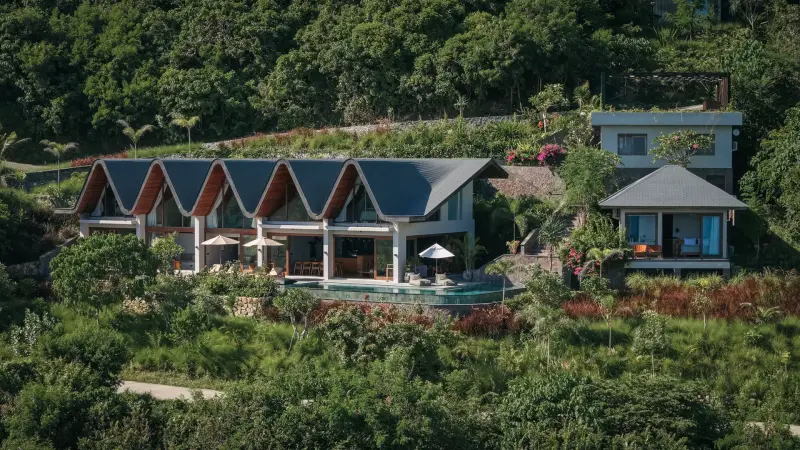 5 BR Infinity-Pool Jungle Villa Lombok, Lombok, Indonesia — photo 2 of 28