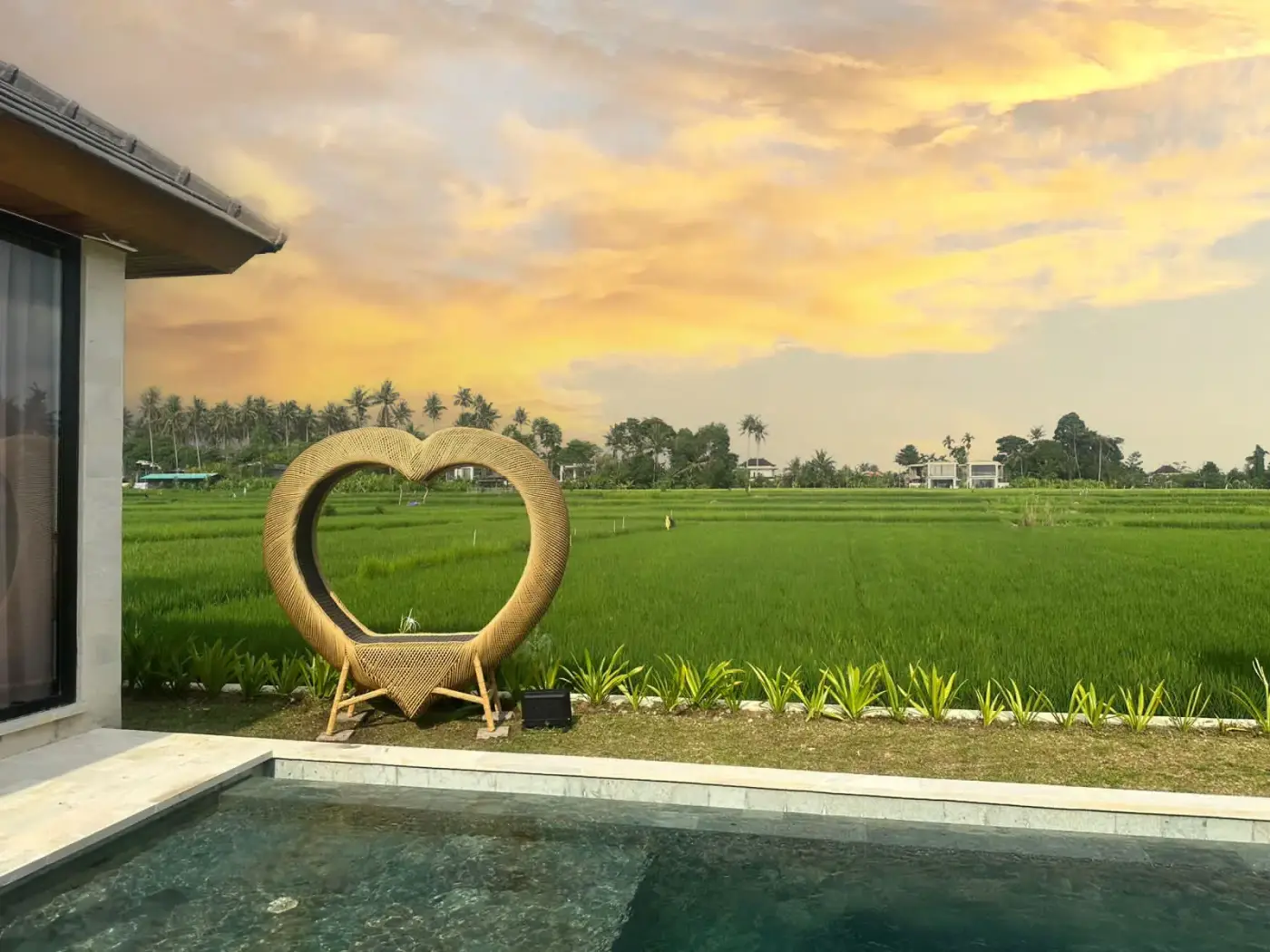 3 BR Rice-Field Infinity-Pool Villa Ubud — luxury 3-bedroom villa in Ubud, Bali, Indonesia
