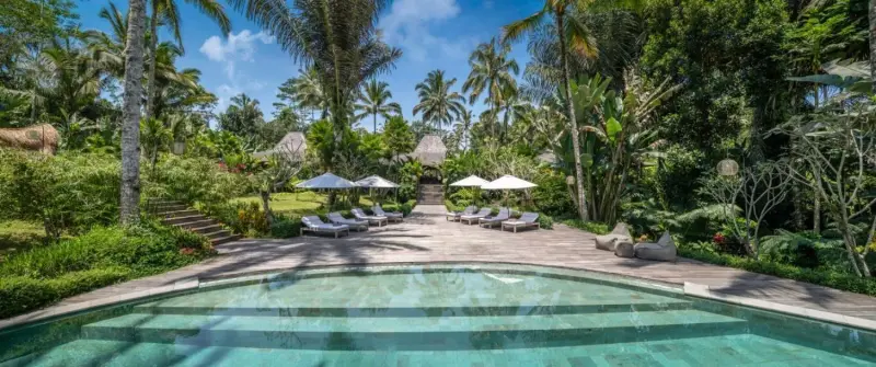 5 BR Tropical-Modern Garden Villa Canggu, Canggu, Bali, Indonesia — photo 3 of 20