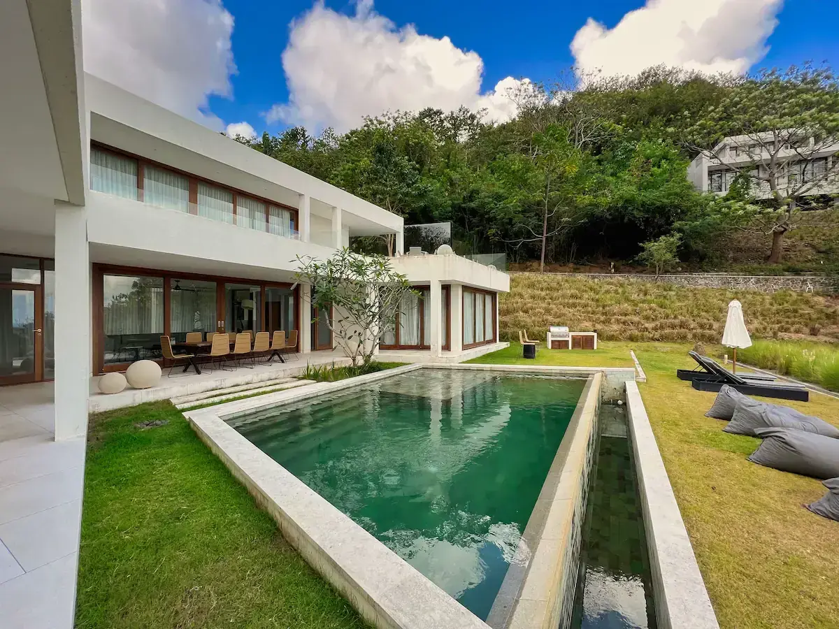 4 BR Modern Hilltop Retreat Lombok — luxury 4-bedroom villa in Lombok, Indonesia