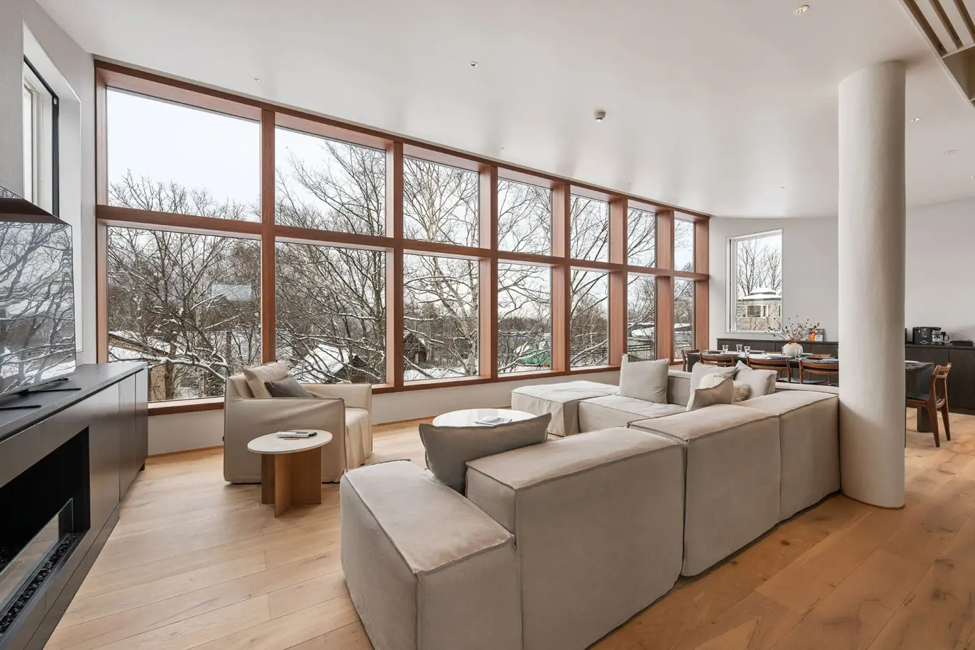 4 BR Volcano-View Family Lodge Niseko — luxury 4-bedroom lodge in Lower Hirafu, Niseko, Japan