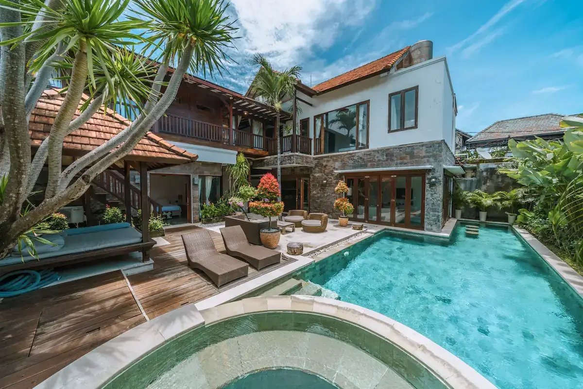 5 BR Modern Tropical Garden Villa Seminyak — luxury 5-bedroom villa in Seminyak, Bali, Indonesia