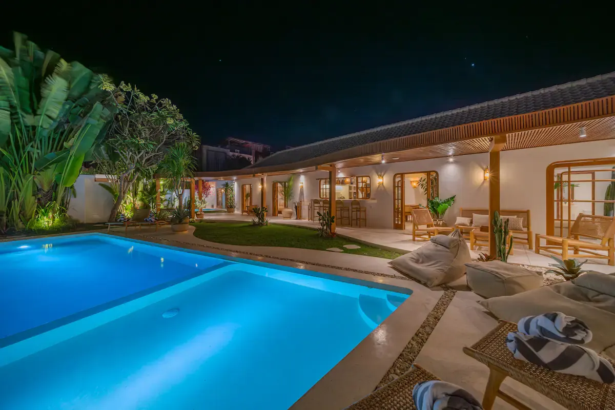 6 BR Group Pool Retreat Canggu — luxury 6-bedroom villa in Canggu, Bali, Indonesia