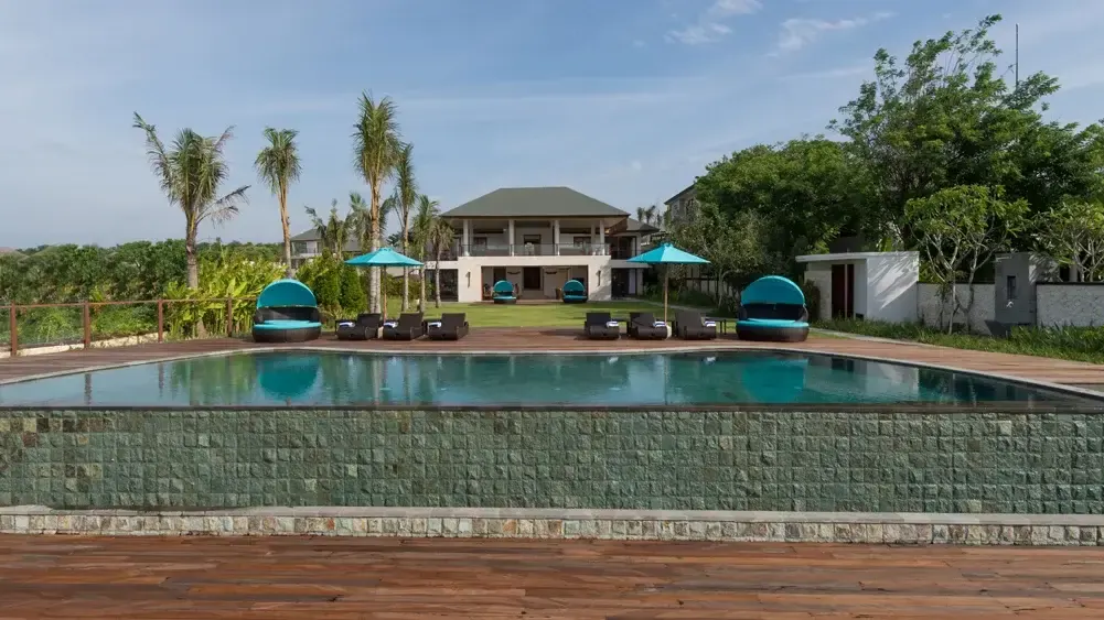 4 BR Clifftop Infinity-Pool Villa Uluwatu — luxury villa in Uluwatu, Bali