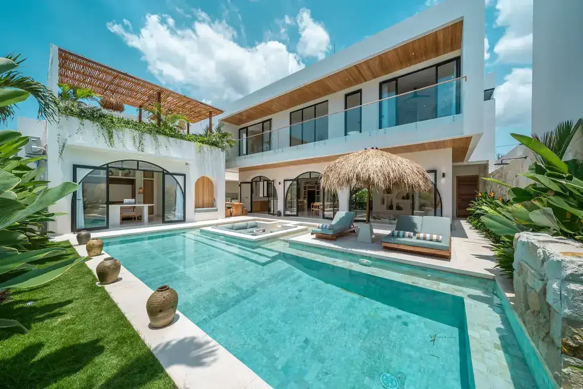 4 BR Walk-to-Beach Gym Residence Canggu — luxury 4-bedroom villa in Canggu, Bali, Indonesia
