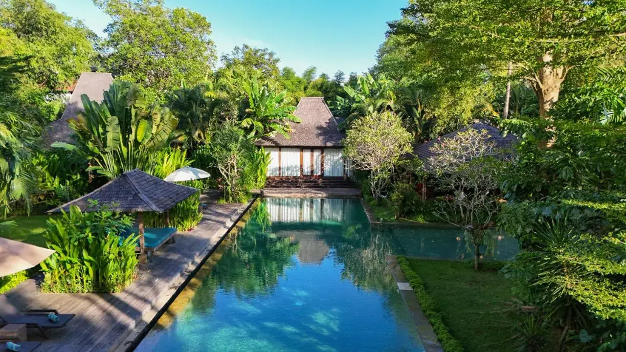 12 BR Tropical Garden Joglo Estate Canggu — luxury 12-bedroom villa in Canggu, Bali, Indonesia