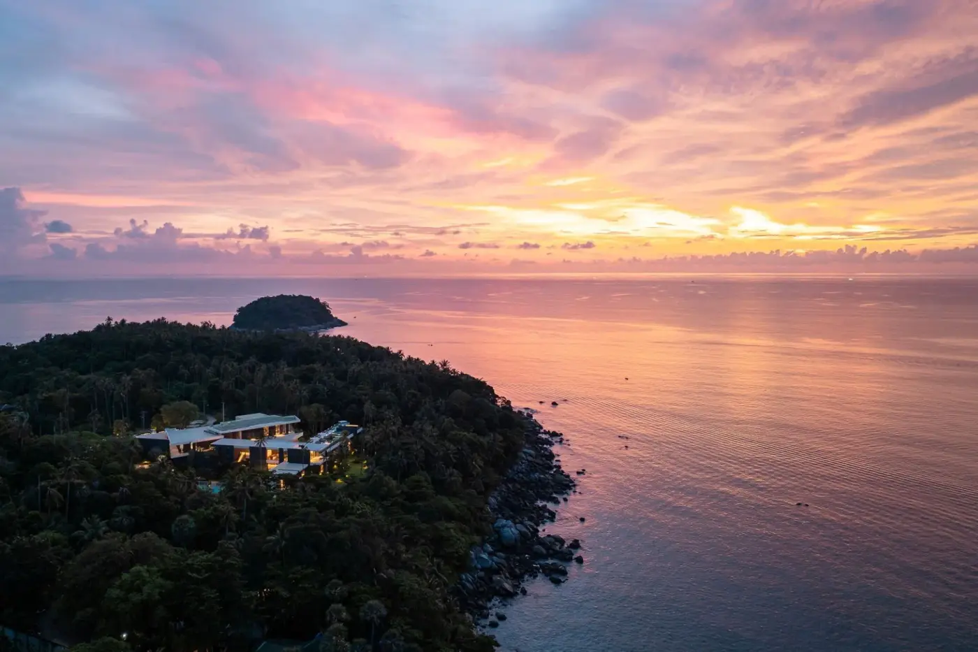 10 BR Clifftop Sunset-View Estate Phuket — luxury 10-bedroom villa in Phuket, Thailand