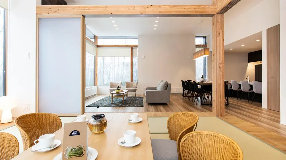 4 BR Mountain-View Modern Chalet Niseko, Niseko, Japan — photo 3 of 15
